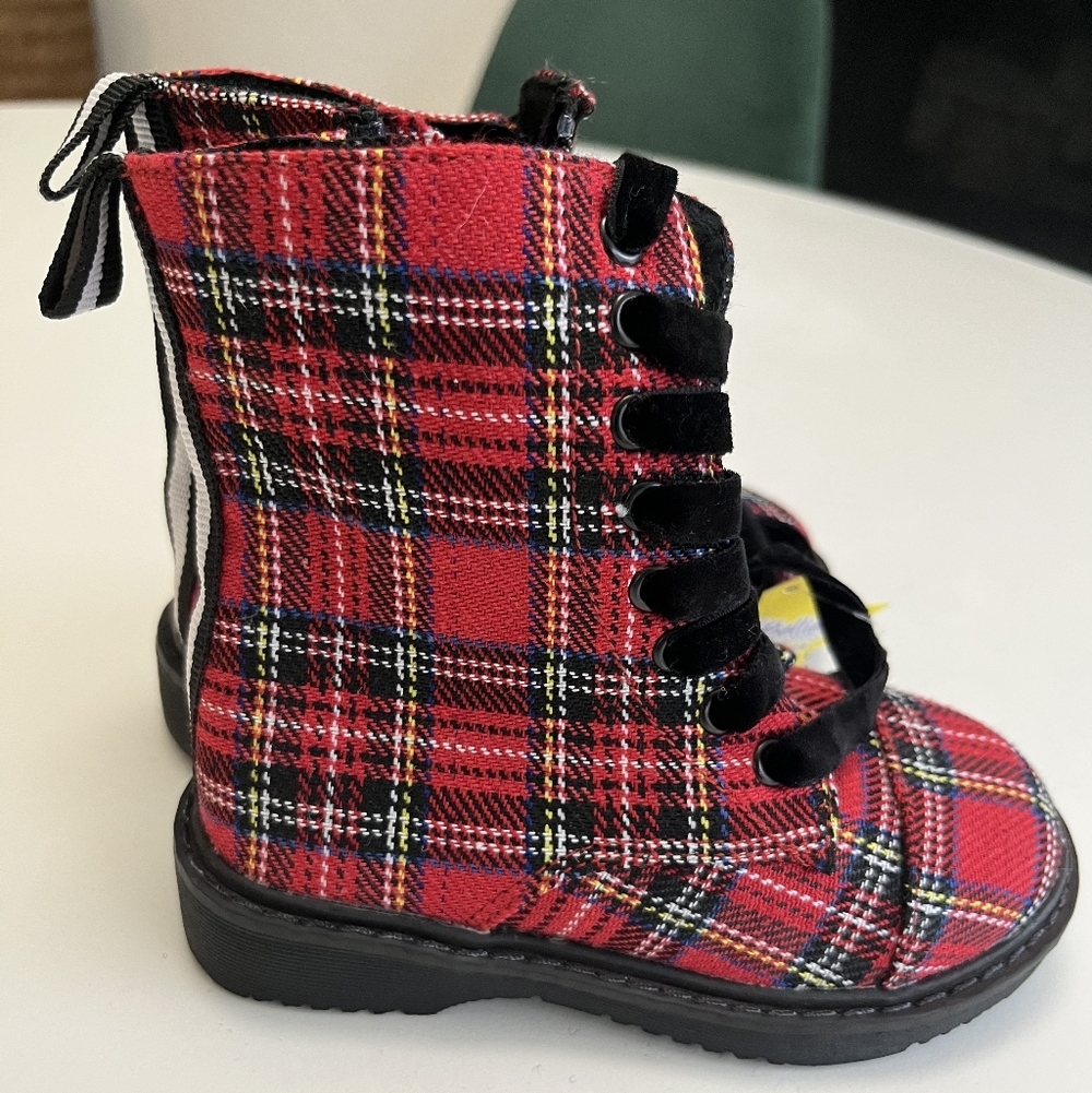 Plaid Kids Boots By SPELLOUND - Red and Black PERFECT SHAPE SZ 8